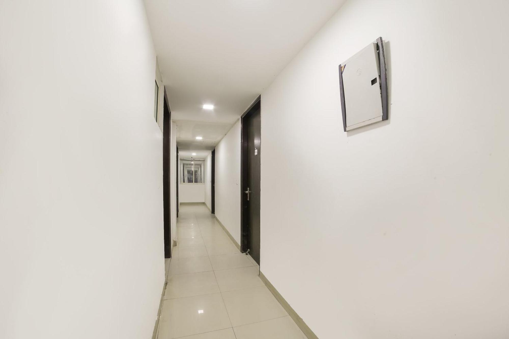 My Comfortable Hotel New Delhi Exterior foto