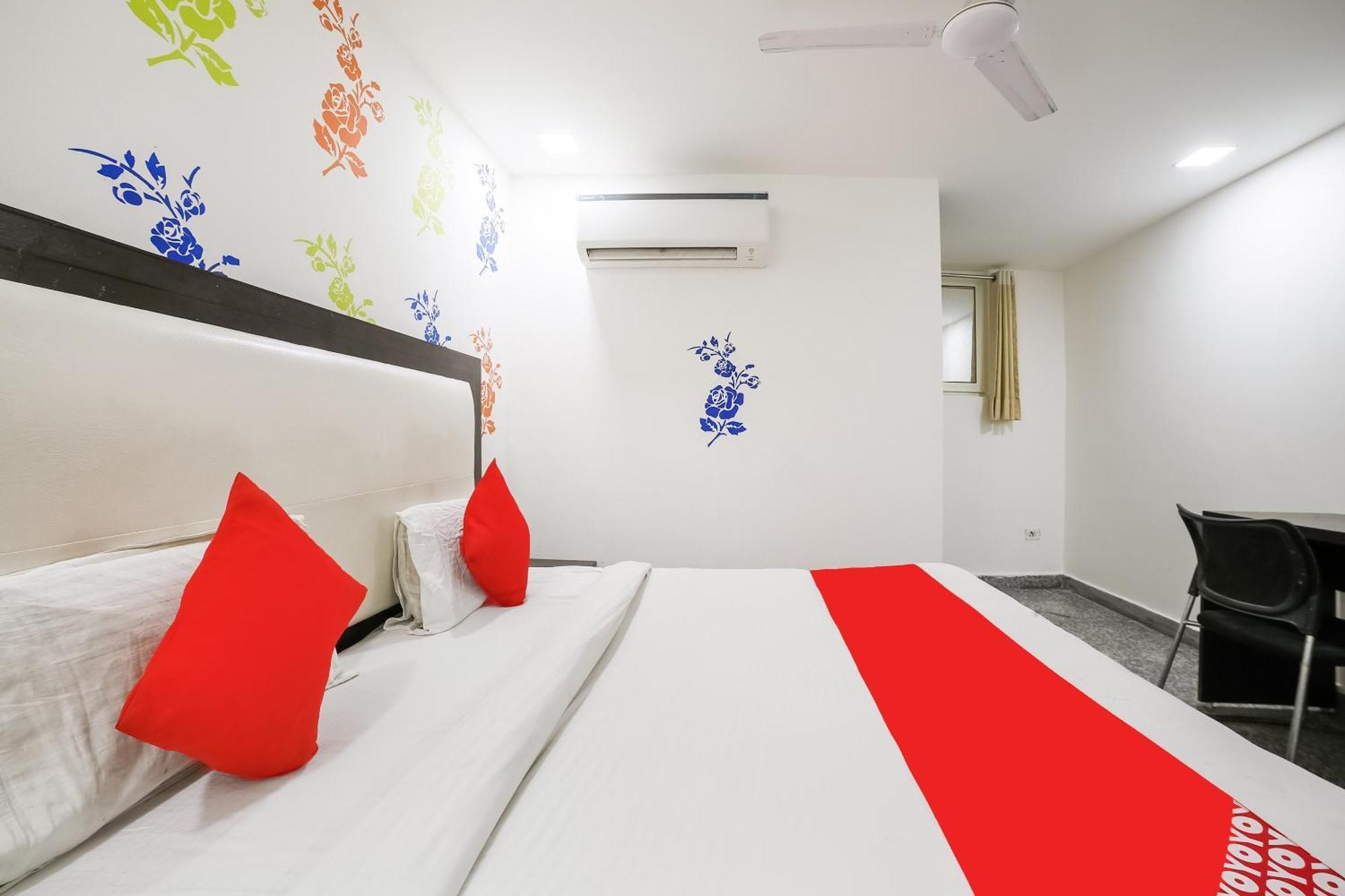 My Comfortable Hotel New Delhi Exterior foto